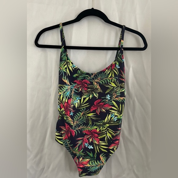 Le Saint Brazilian bathing suit- size medium- excellent condition- worn twice - Picture 4 of 7